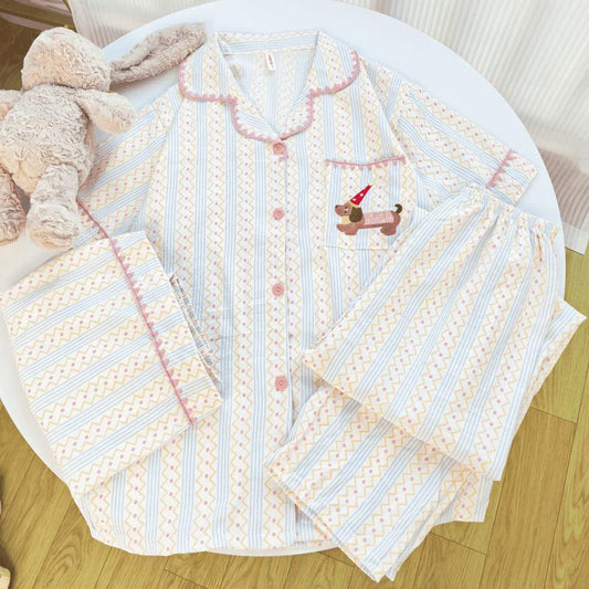 女士可愛臘腸犬刺繡條紋睡衣套裝——柔軟純棉家居服,短袖寬鬆版型;提供睡裙、短褲及長褲多種款式可選,適合日常居家、旅行及酒店住宿,四季皆宜。