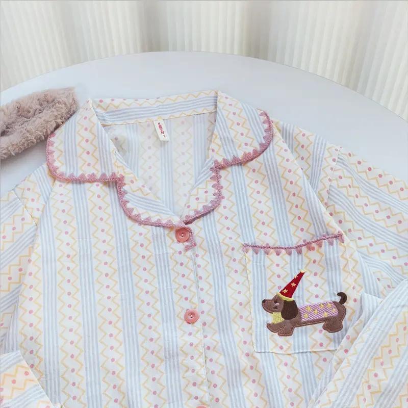 女士可愛臘腸犬刺繡條紋睡衣套裝——柔軟純棉家居服，短袖寬鬆版型；提供睡裙、短褲及長褲多種款式可選，適合日常居家、旅行及酒店住宿，四季皆宜。