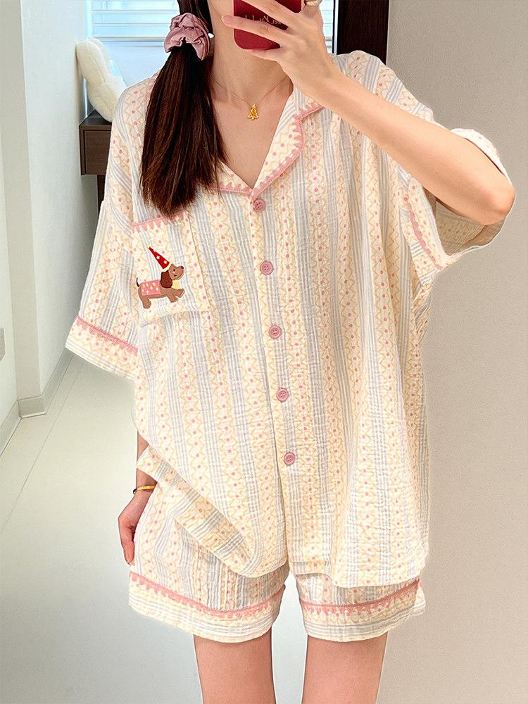女士可愛臘腸犬刺繡條紋睡衣套裝——柔軟純棉家居服，短袖寬鬆版型；提供睡裙、短褲及長褲多種款式可選，適合日常居家、旅行及酒店住宿，四季皆宜。